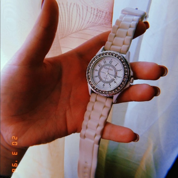 Silicone GENEVA Watch Women Rhinestone Watches - Picture 3 of 9